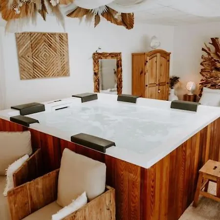 De Charme Avec Jacuzzi Et Infrarouge